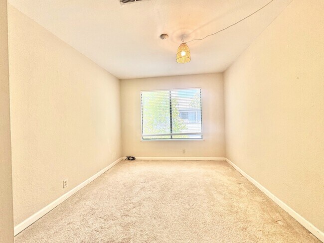 Building Photo - 6436 Buena Vista Dr