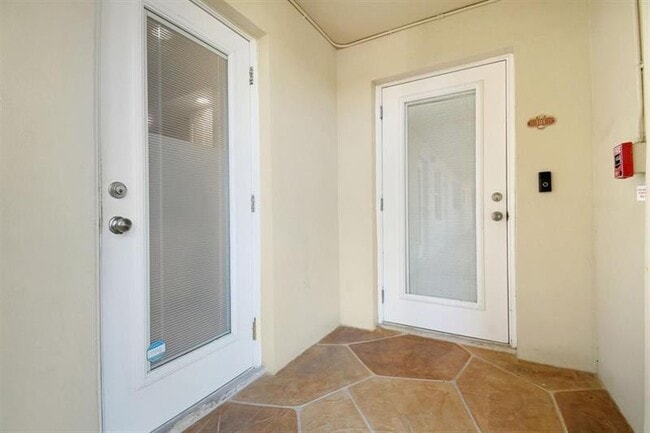 Building Photo - 3000 NE 48th Ct
