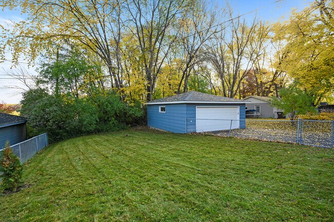 Building Photo - 1524 Aquila Ave N