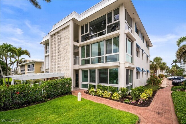 Building Photo - 2100 Gulf Shore Blvd N