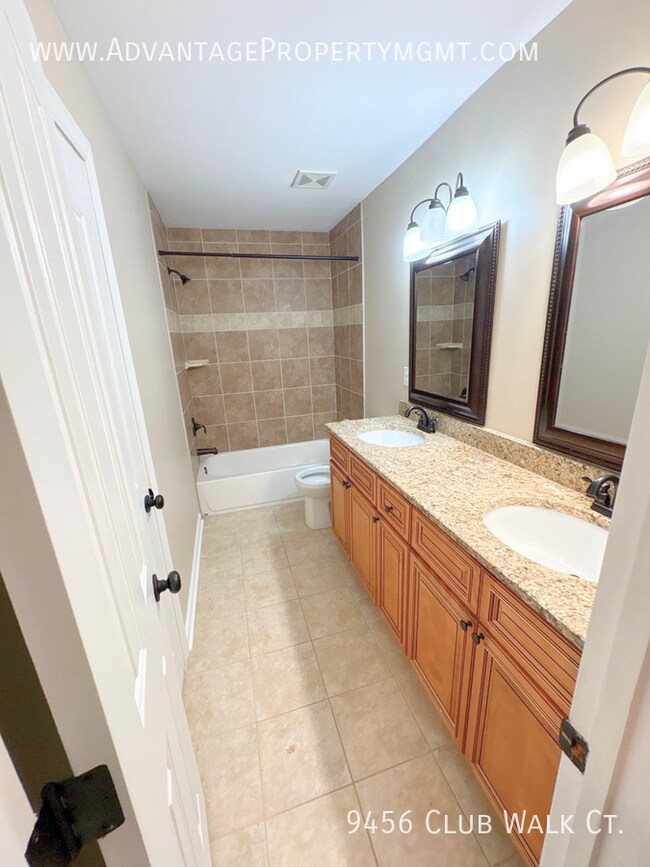 Building Photo - 9456 Club Walk Ct