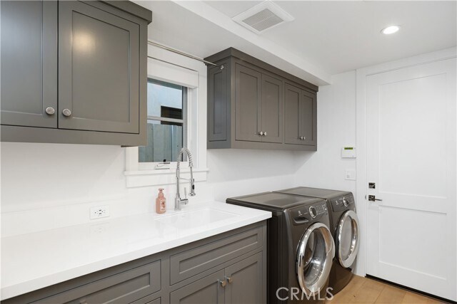 Building Photo - 708 Heliotrope Ave