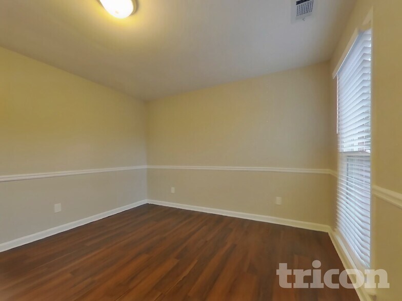 Building Photo - 162 Springwater Trce