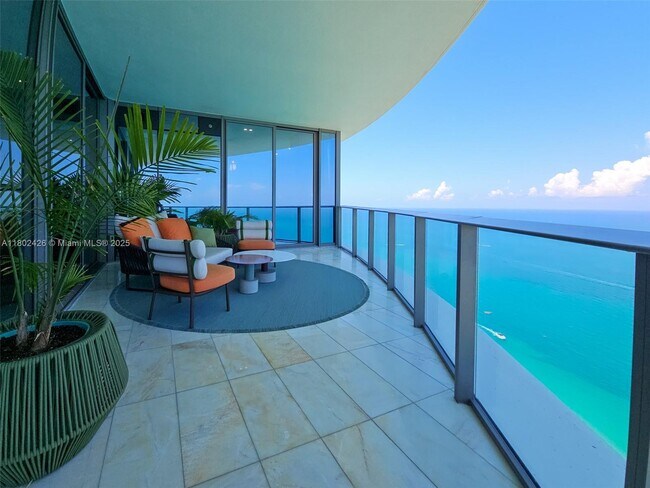 Building Photo - 15701 Collins Ave
