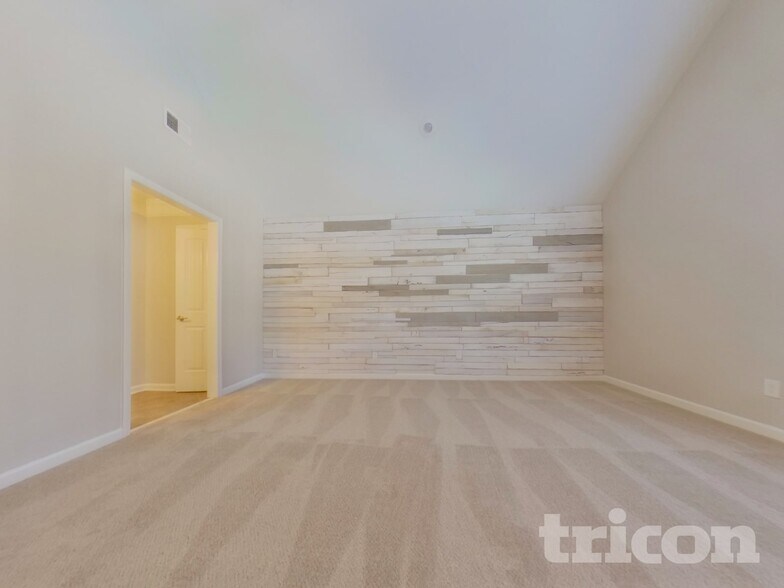 Building Photo - 4617 Town Manor Dr