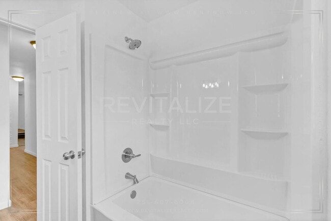 Building Photo - Stunning 4 BD / 2 BA in Bay Minette **Plus a FREE 50" Smart TV!**