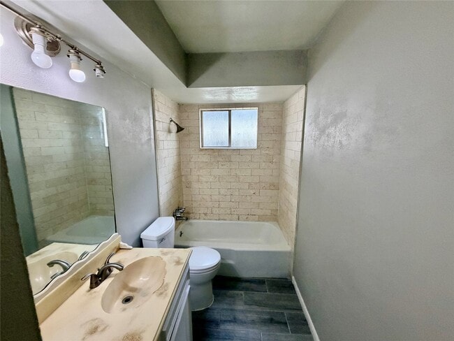 Building Photo - 7876 Bender Rd