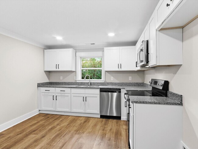 Building Photo - Enjoy privacy and seclusion while still being in Athens City!