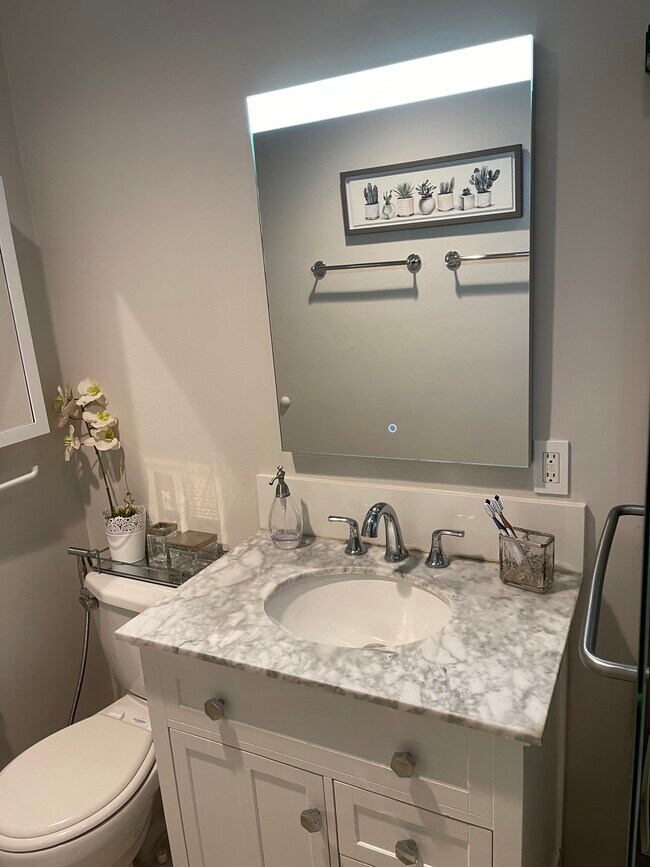 Building Photo - 7236 Oakdale Ave