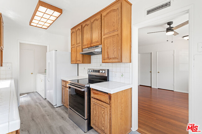 Building Photo - 13219 S Clydepark Ave