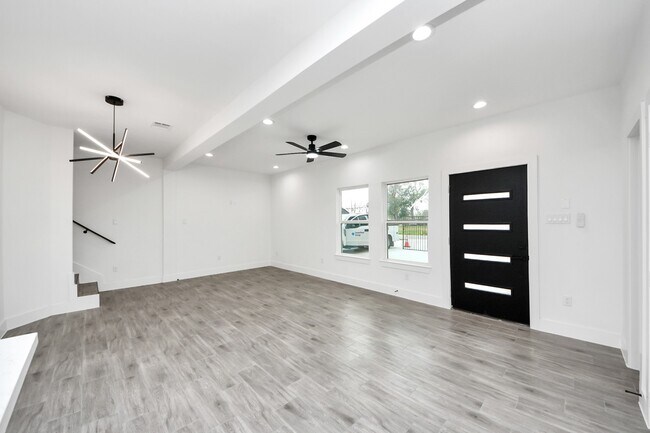 Building Photo - 7412 Carver Rd