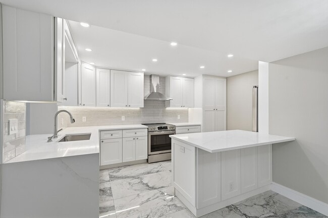 Building Photo - 3550 Galt Ocean Dr