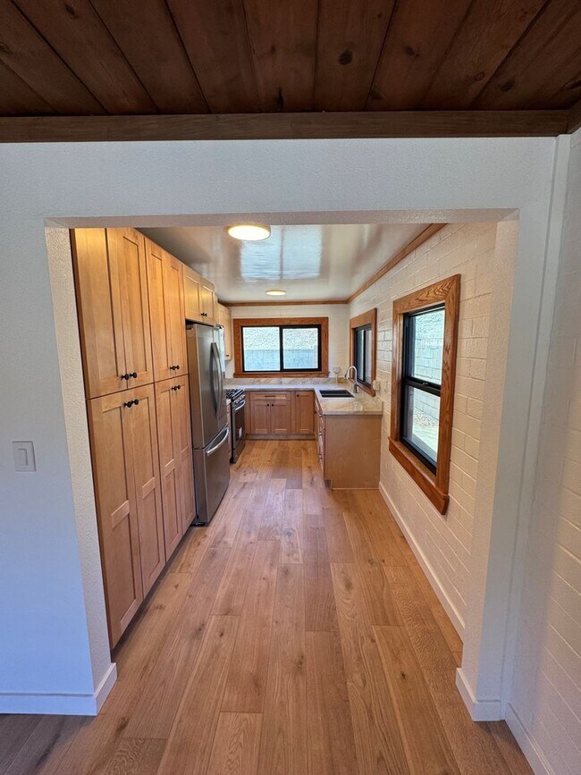 Building Photo - 8220 Edison Dr