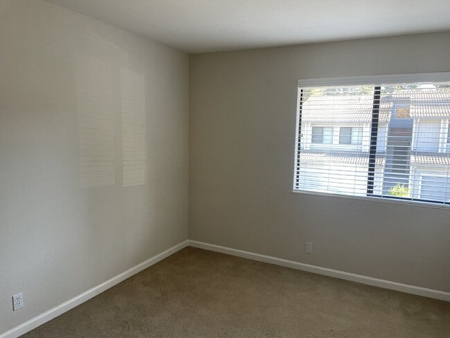 Building Photo - "Charming 3-Bedroom Townhouse with Spacious 1,725 Sq Ft Layout in Martinez, CA – Your Perfect Hom...