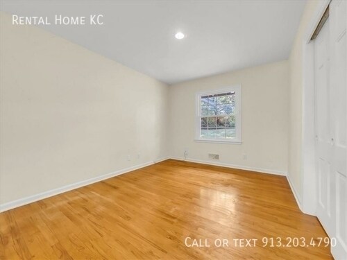 Building Photo - 6001 W 79th St