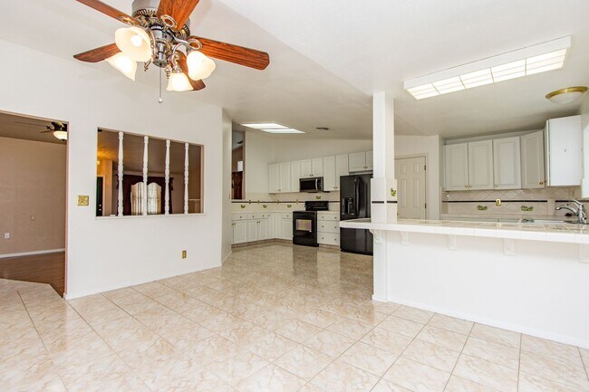 Building Photo - Beautiful Spacious Country Living Home!