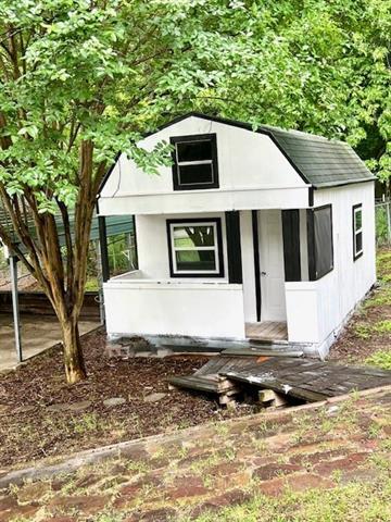 Building Photo - 302 Lakewood Dr