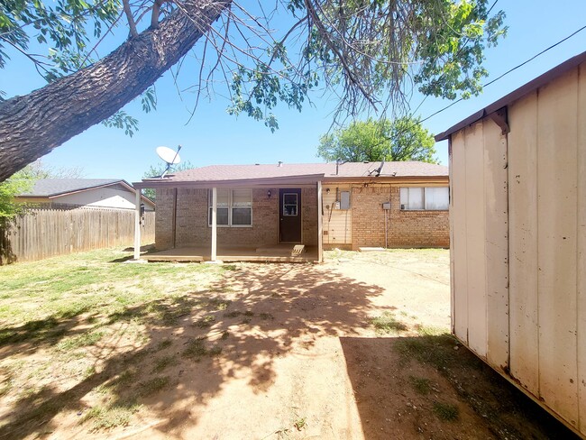 Building Photo - 4017 Eastridge Dr