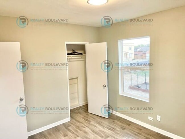 Building Photo - **1 Month Free** Stylish, Remodeled 3-Bedr...