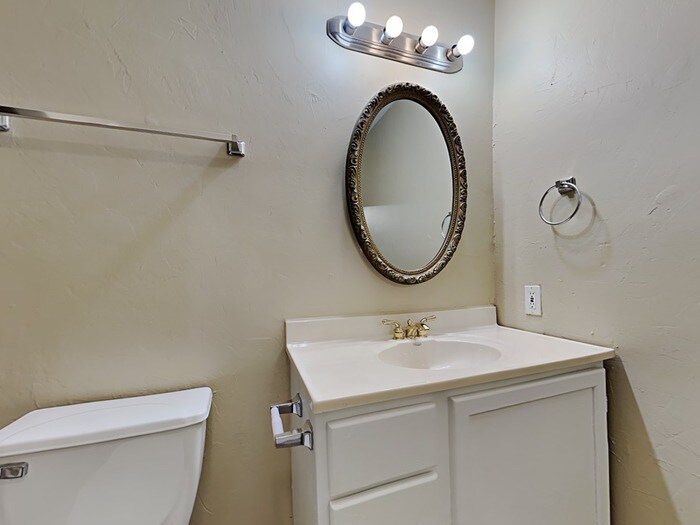 Building Photo - 1517 Camelia Dr
