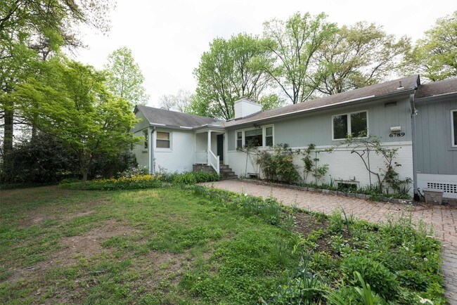 Building Photo - 6789 Little Falls Rd