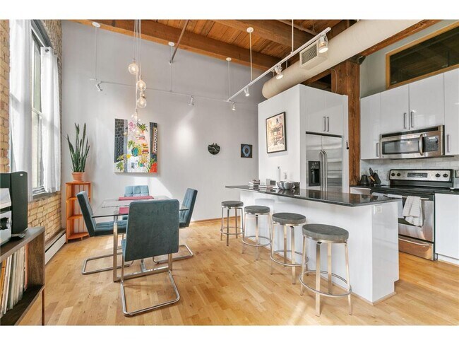 Building Photo - 400 N 1st St