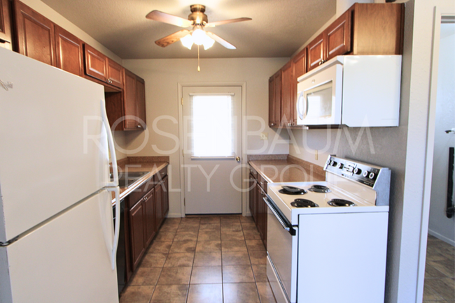 Building Photo - Charming and Cozy 2-bedrooms, 1.5-baths ho...