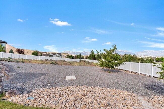Building Photo - 2872 N Sorrel Dr