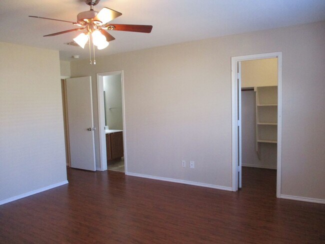 Building Photo - $1995 / 4br – 1760 ft2 - 4/2/2Ready to move in Woodland Creek Addition (Royse City)
