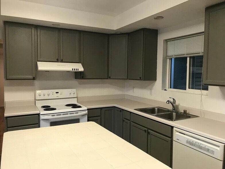 Kitchen - 1816 N 145th St