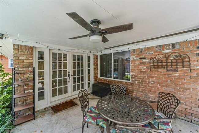 Building Photo - 9910 Pine Lake Dr