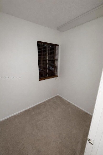 Building Photo - 102 Gardens Dr