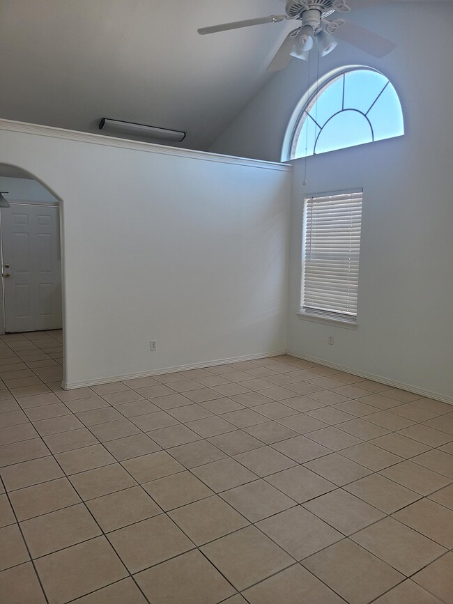 Building Photo - 1622 Orlando St