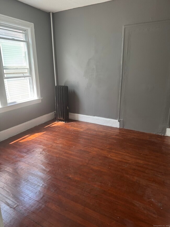 Building Photo - 494 Edgewood St