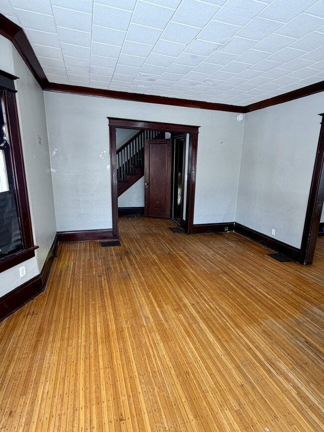 Building Photo - 175 Selye Terrace