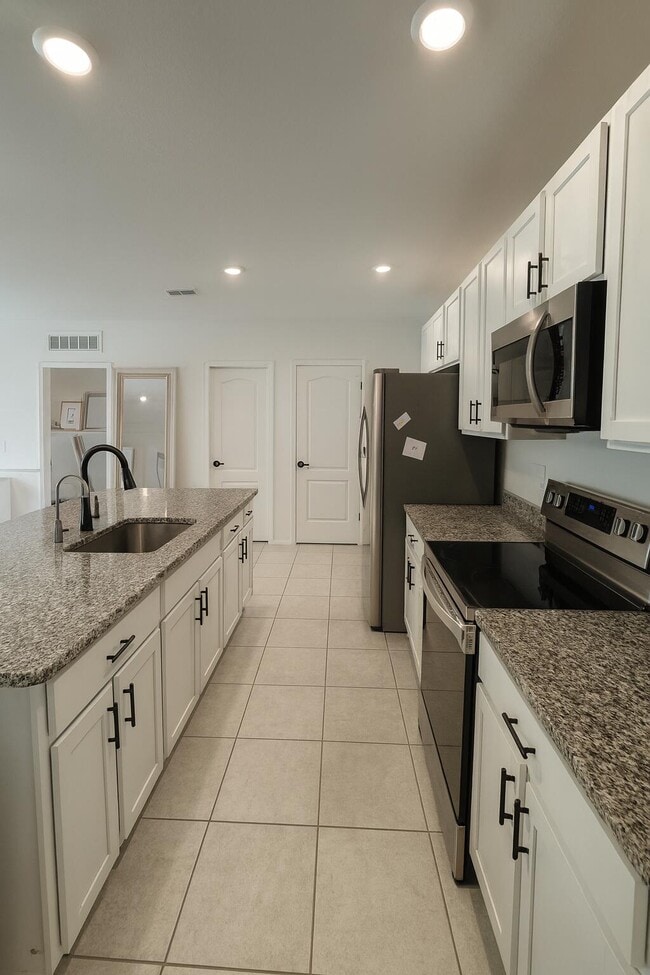 Building Photo - 1963 SW Import Dr