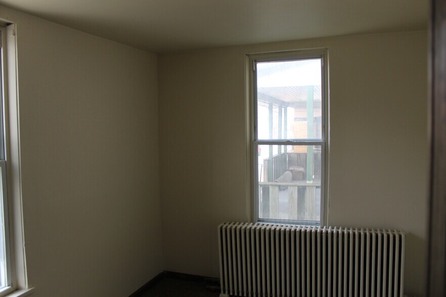 Building Photo - 457 W 8th St