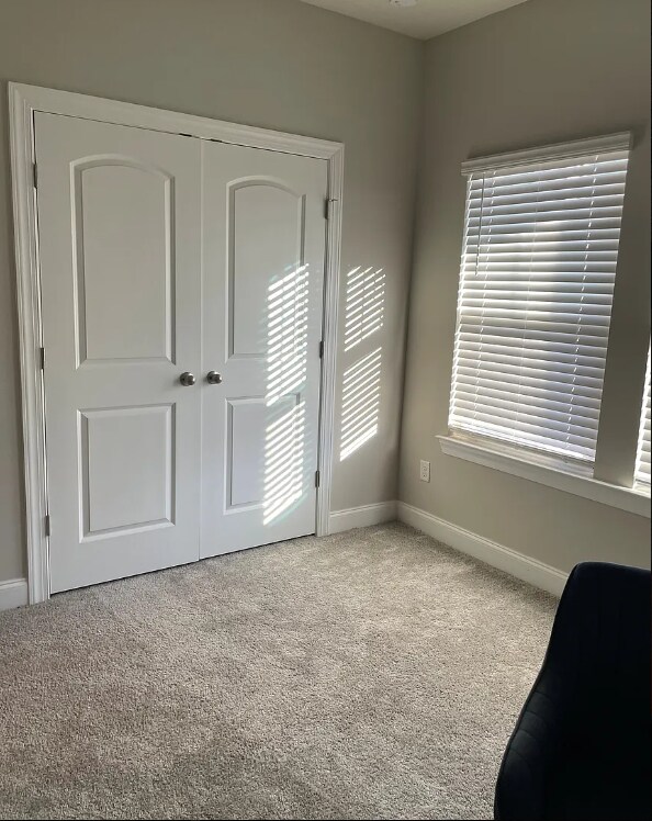 Building Photo - "Charming 3-Bedroom Retreat with 2 Baths and 1944 Sq. Ft. and fenced yard