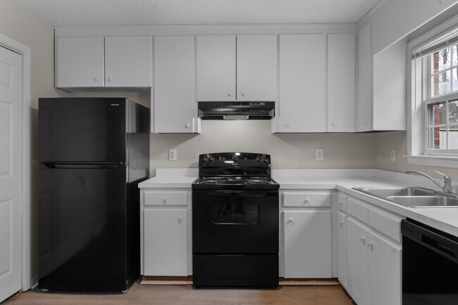 Building Photo - 111 Henley Pl