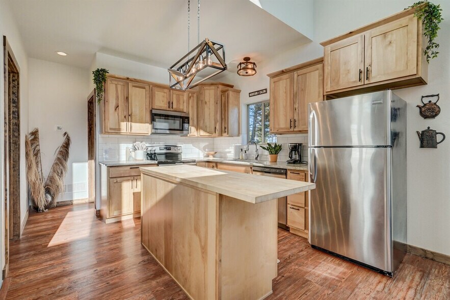 Building Photo - 123 Pinecrest Rd