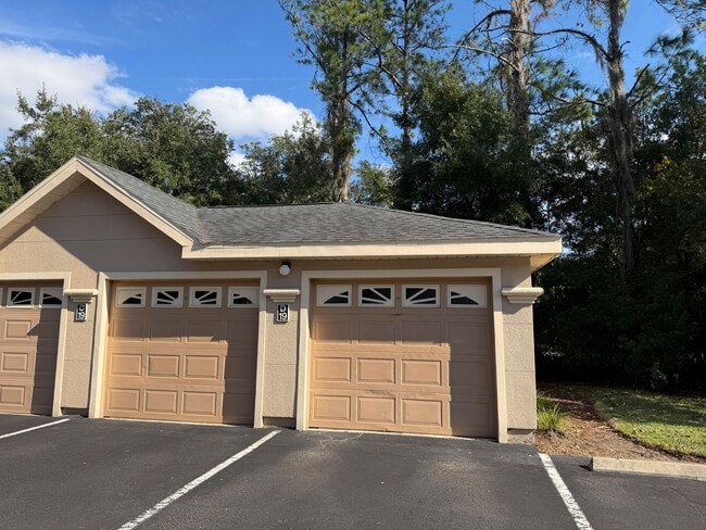 Building Photo - Great 2 Bedroom, 2 Bathroom Second Floor Unit Located inside a Gated Community with a One Car Gar...