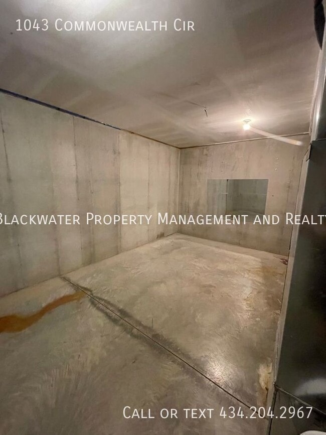 Building Photo - 1043 Commonwealth Cir
