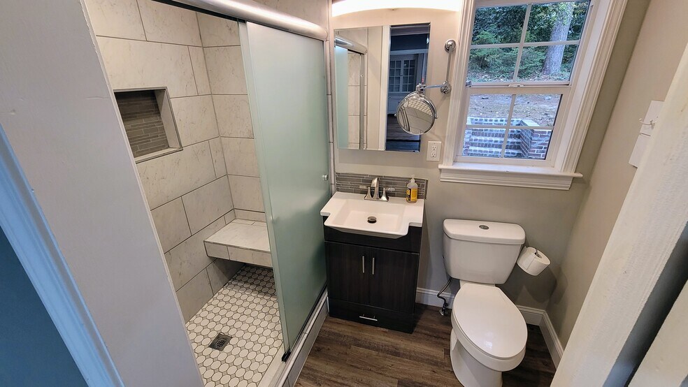 Primary Bath - 625 Sunset Dr