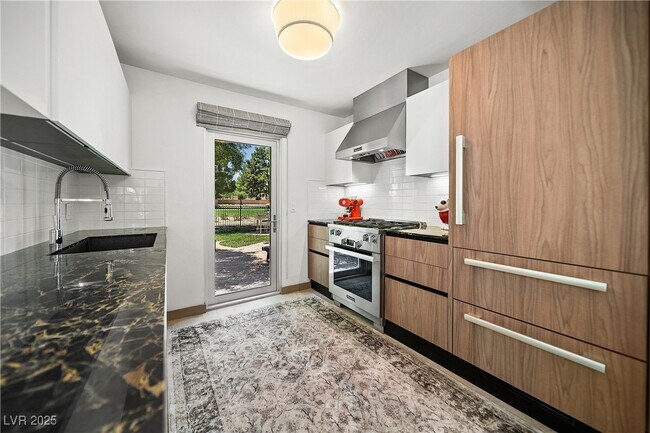 Building Photo - 3027 Bel Air Dr