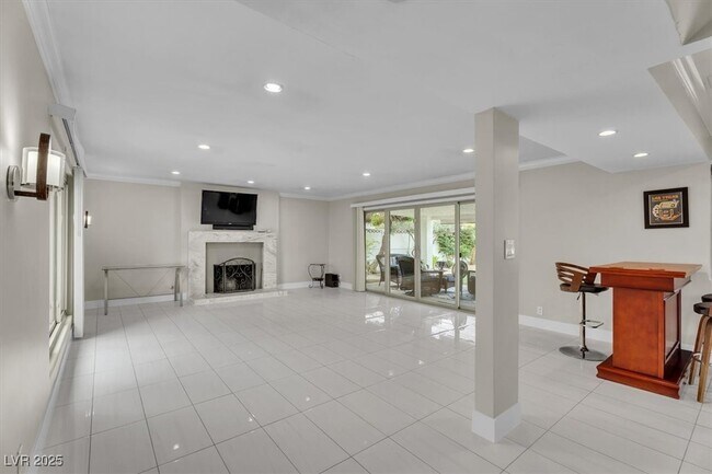 Building Photo - 2100 Westlund Dr