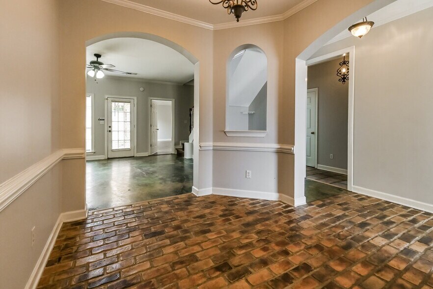 Building Photo - 2720 Graystone Dr