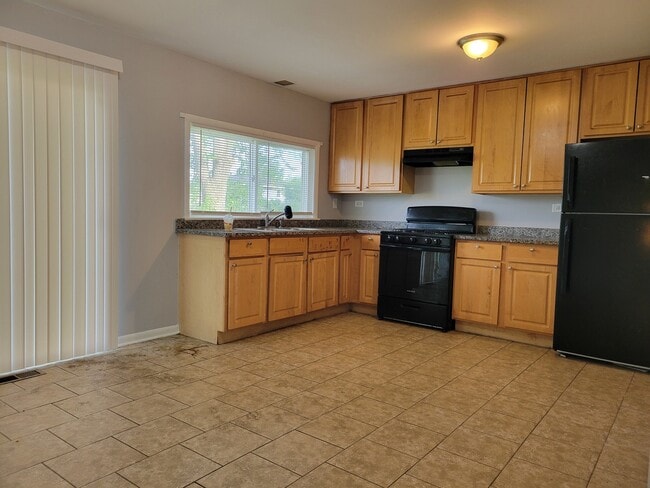 Building Photo - 906 Blackhawk Dr