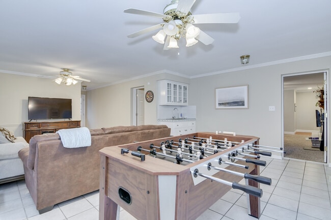 Building Photo - 2415 Apricot Ln