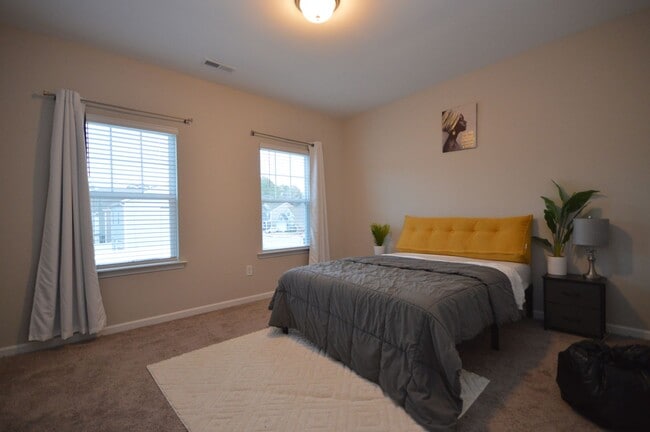 Building Photo - 103 Memorial Ct