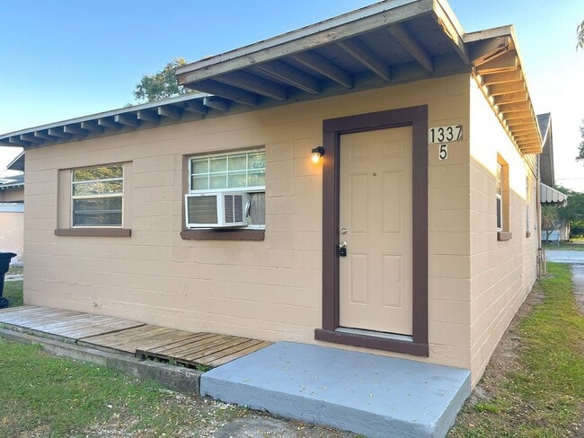 Building Photo - 1337 Winnifred St